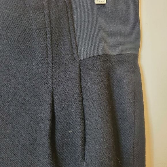 BCBG Women's black wool pleated corporate skirt size 10 - Picture 2 of 5